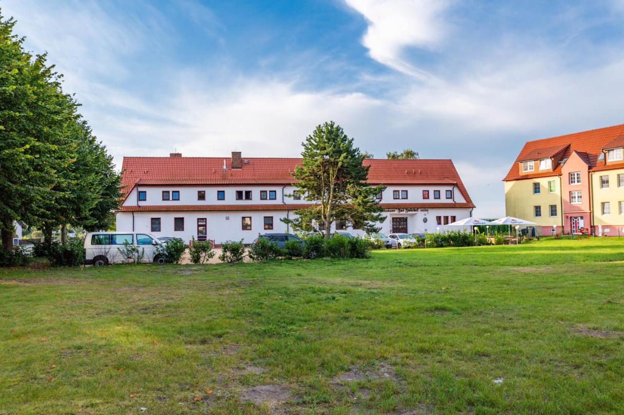 Hotel Und Restaurant "Zur Zwiebel" 佩讷明德 外观 照片