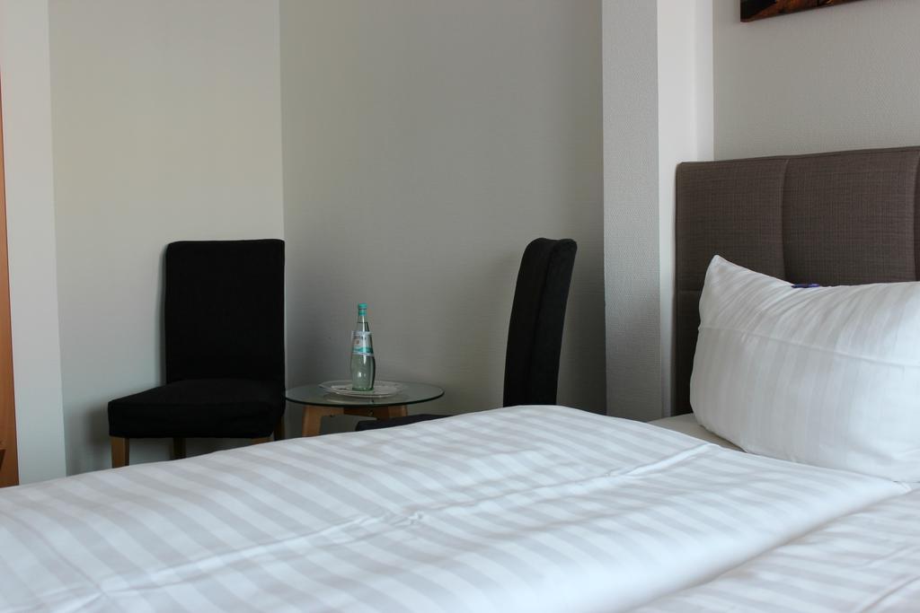 Hotel Und Restaurant "Zur Zwiebel" 佩讷明德 外观 照片
