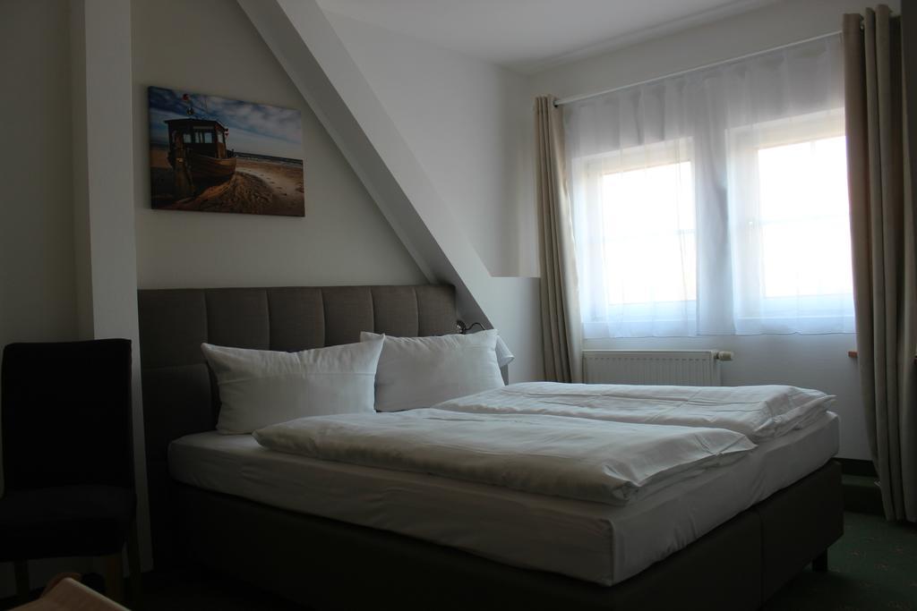 Hotel Und Restaurant "Zur Zwiebel" 佩讷明德 外观 照片