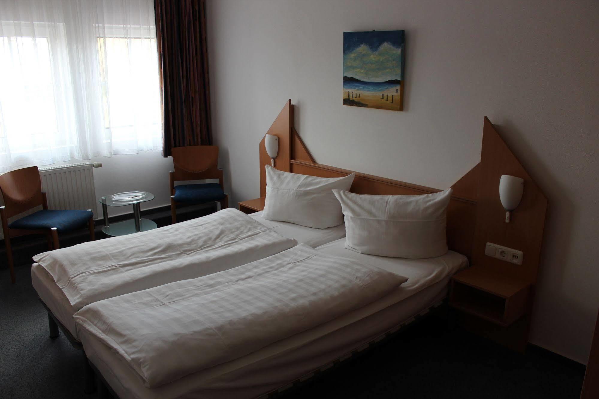 Hotel Und Restaurant "Zur Zwiebel" 佩讷明德 外观 照片